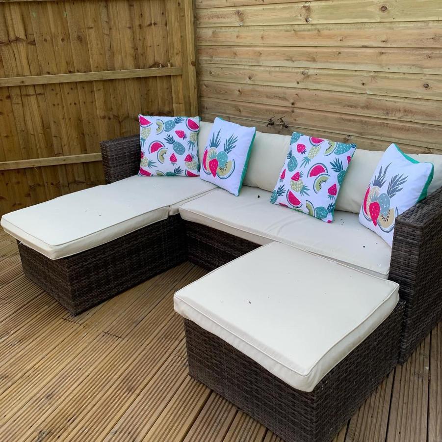 Bedrock Lodge Winterbourne Exterior photo