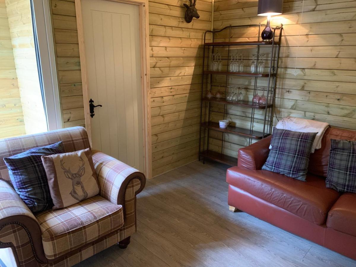 Bedrock Lodge Winterbourne Exterior photo