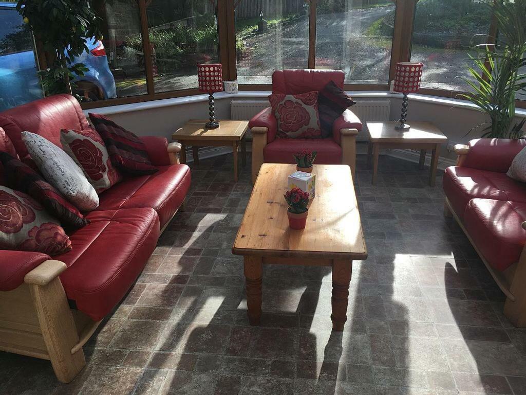 Bedrock Lodge Winterbourne Exterior photo