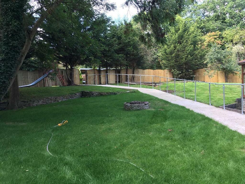 Bedrock Lodge Winterbourne Exterior photo