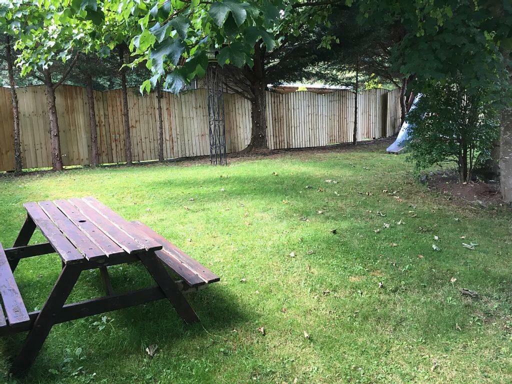 Bedrock Lodge Winterbourne Exterior photo